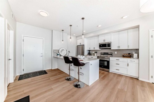 4414-550 Belmont Street Sw, Calgary, AB - Indoor Photo Showing Kitchen With Upgraded Kitchen