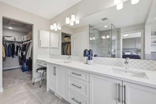 190 Riviera View, Cochrane, AB - Indoor Photo Showing Bathroom