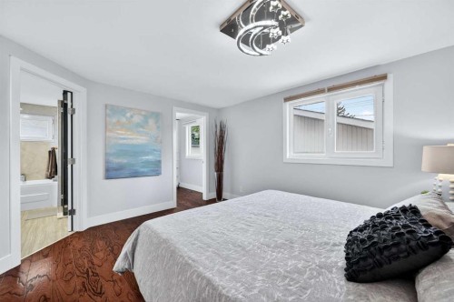 11 Selkirk Drive Sw, Calgary, AB - Indoor Photo Showing Bedroom