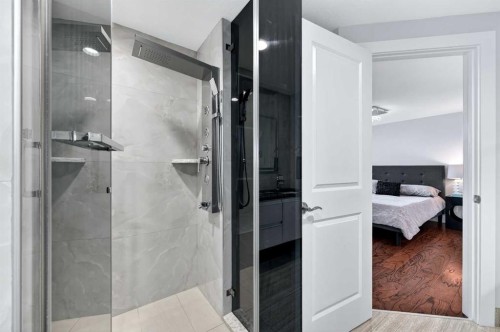 11 Selkirk Drive Sw, Calgary, AB - Indoor Photo Showing Bathroom