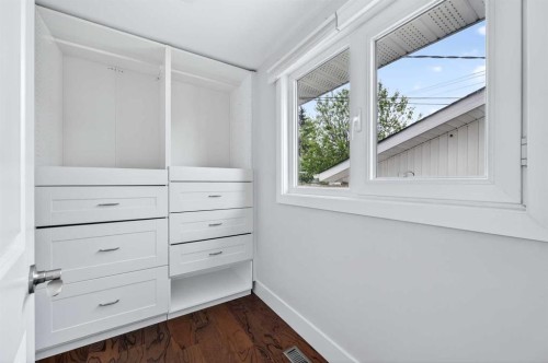 11 Selkirk Drive Sw, Calgary, AB - Indoor Photo Showing Other Room