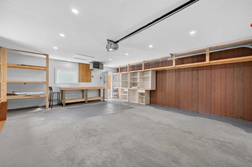 11 Selkirk Drive Sw, Calgary, AB - Indoor Photo Showing Garage