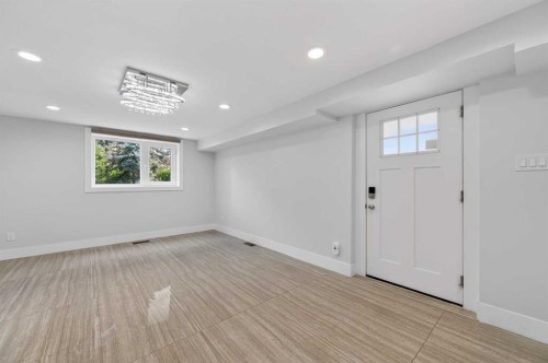 11 Selkirk Drive Sw, Calgary, AB - Indoor Photo Showing Other Room