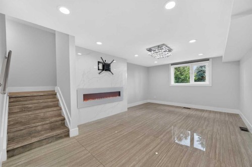 11 Selkirk Drive Sw, Calgary, AB - Indoor Photo Showing Other Room