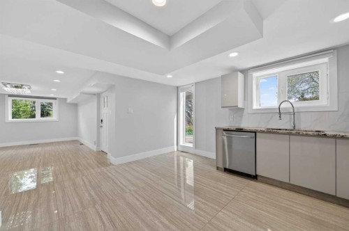 11 Selkirk Drive Sw, Calgary, AB - Indoor Photo Showing Kitchen