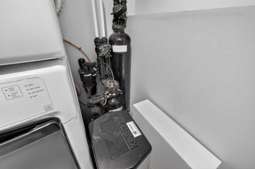 11 Selkirk Drive Sw, Calgary, AB - Indoor Photo Showing Laundry Room