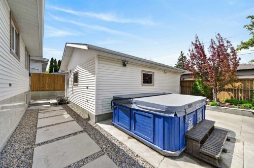 11 Selkirk Drive Sw, Calgary, AB - Outdoor With Deck Patio Veranda With Exterior