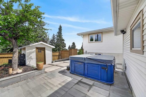 11 Selkirk Drive Sw, Calgary, AB - Outdoor With Exterior