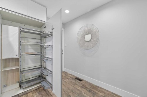 11 Selkirk Drive Sw, Calgary, AB - Indoor