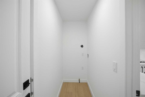300 Edgehill Drive Nw, Calgary, AB - Indoor Photo Showing Other Room