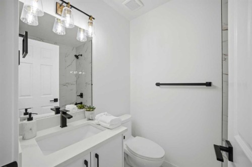 300 Edgehill Drive Nw, Calgary, AB - Indoor Photo Showing Bathroom