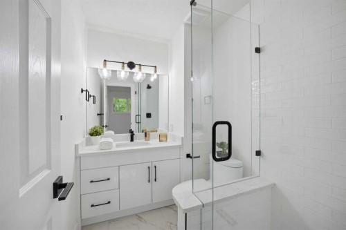 300 Edgehill Drive Nw, Calgary, AB - Indoor Photo Showing Bathroom