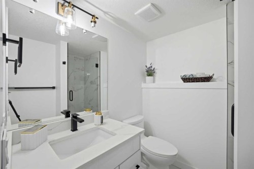 300 Edgehill Drive Nw, Calgary, AB - Indoor Photo Showing Bathroom