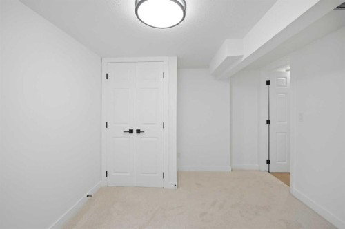 300 Edgehill Drive Nw, Calgary, AB - Indoor Photo Showing Other Room