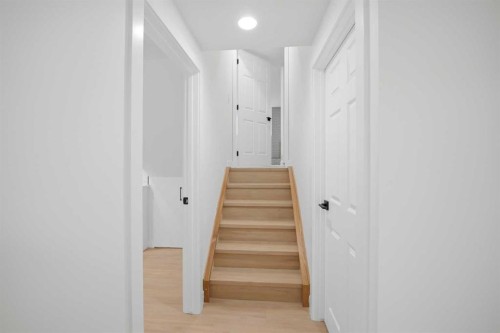 300 Edgehill Drive Nw, Calgary, AB - Indoor Photo Showing Other Room