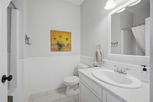 6103 58 Street, Olds, AB - Indoor Photo Showing Bathroom