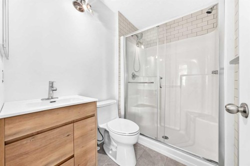 708 Tuscany Drive Nw, Calgary, AB - Indoor Photo Showing Bathroom