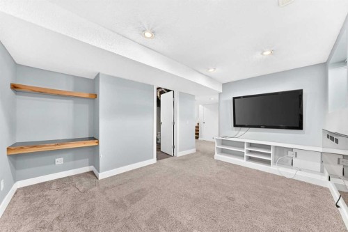 708 Tuscany Drive Nw, Calgary, AB - Indoor Photo Showing Other Room