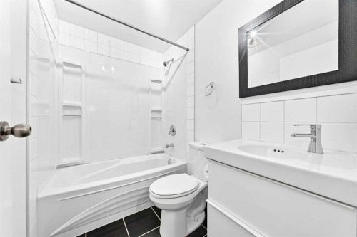708 Tuscany Drive Nw, Calgary, AB - Indoor Photo Showing Bathroom