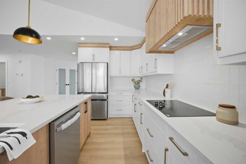 47 Citadel Ridge Close Nw, Calgary, AB - Indoor Photo Showing Kitchen With Upgraded Kitchen