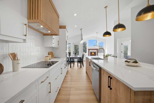 47 Citadel Ridge Close Nw, Calgary, AB - Indoor Photo Showing Kitchen With Upgraded Kitchen