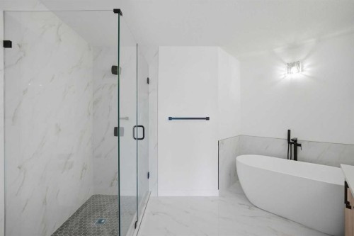 47 Citadel Ridge Close Nw, Calgary, AB - Indoor Photo Showing Bathroom
