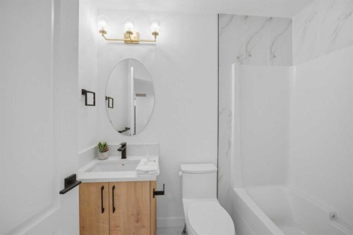 47 Citadel Ridge Close Nw, Calgary, AB - Indoor Photo Showing Bathroom