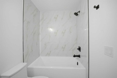 47 Citadel Ridge Close Nw, Calgary, AB - Indoor Photo Showing Bathroom