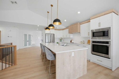 47 Citadel Ridge Close Nw, Calgary, AB - Indoor Photo Showing Kitchen With Upgraded Kitchen