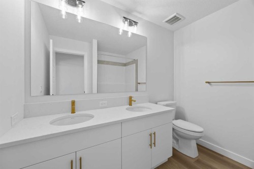 149 Creekside Street Sw, Calgary, AB - Indoor Photo Showing Bathroom