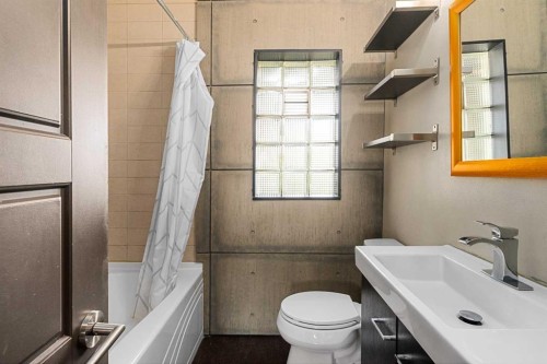 119 Coleridge Road Nw, Calgary, AB - Indoor Photo Showing Bathroom