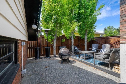 119 Coleridge Road Nw, Calgary, AB - Indoor With Storage
