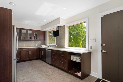 119 Coleridge Road Nw, Calgary, AB - Indoor Photo Showing Kitchen