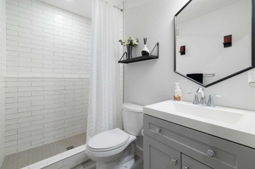153 Sandstone Drive, Okotoks, AB - Indoor Photo Showing Bathroom