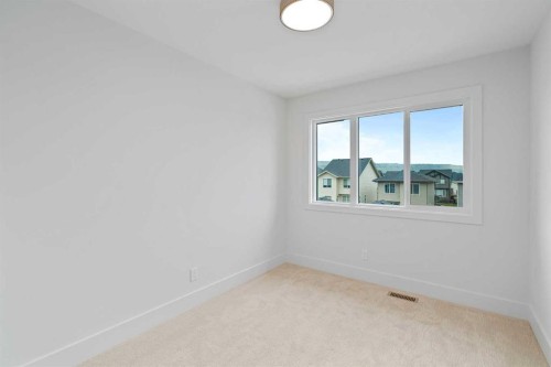 872 Sora Boulevard Se, Calgary, AB - Indoor Photo Showing Other Room