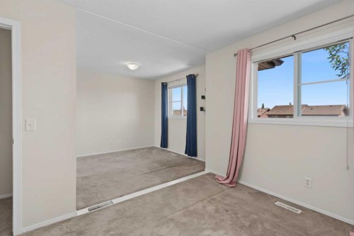 34 Eversyde Common Sw, Calgary, AB - Indoor Photo Showing Other Room