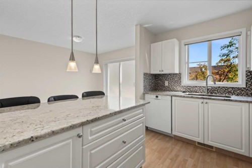 34 Eversyde Common Sw, Calgary, AB - Indoor Photo Showing Kitchen