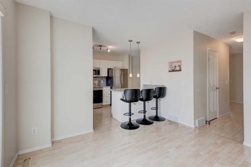 34 Eversyde Common Sw, Calgary, AB - Indoor Photo Showing Kitchen