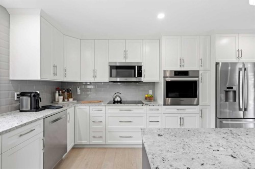260 Parkview Place Se, Calgary, AB - Indoor Photo Showing Kitchen
