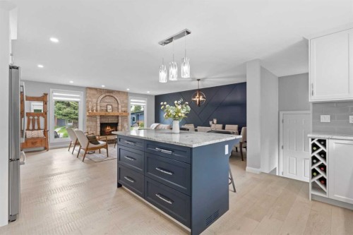 260 Parkview Place Se, Calgary, AB - Indoor Photo Showing Kitchen