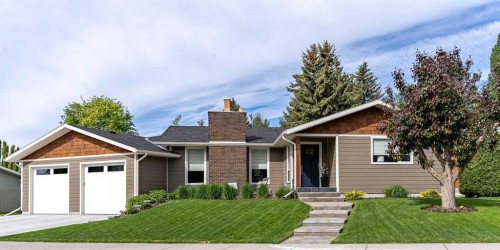 260 Parkview Place Se, Calgary, AB - Outdoor With Facade