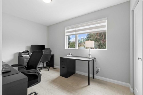 260 Parkview Place Se, Calgary, AB - Indoor Photo Showing Office