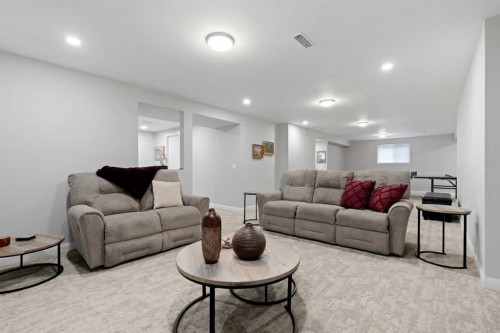 260 Parkview Place Se, Calgary, AB - Indoor Photo Showing Living Room