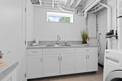 260 Parkview Place Se, Calgary, AB - Indoor Photo Showing Laundry Room