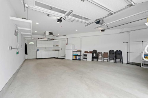 260 Parkview Place Se, Calgary, AB - Indoor Photo Showing Garage