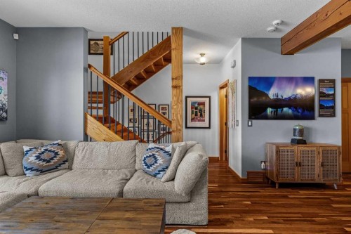 8-511 6Th Avenue, Canmore, AB - Indoor Photo Showing Living Room