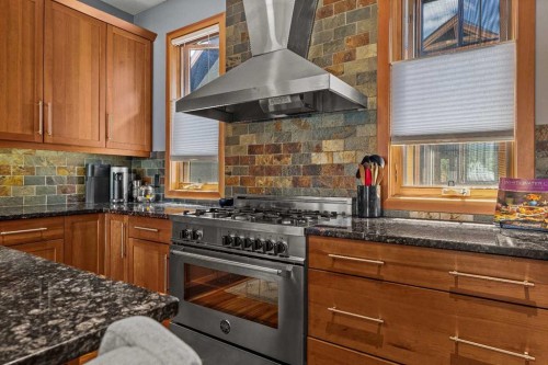 8-511 6Th Avenue, Canmore, AB - Indoor Photo Showing Kitchen