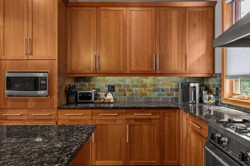 8-511 6Th Avenue, Canmore, AB - Indoor Photo Showing Kitchen