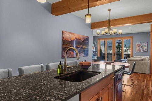 8-511 6Th Avenue, Canmore, AB - Indoor Photo Showing Kitchen