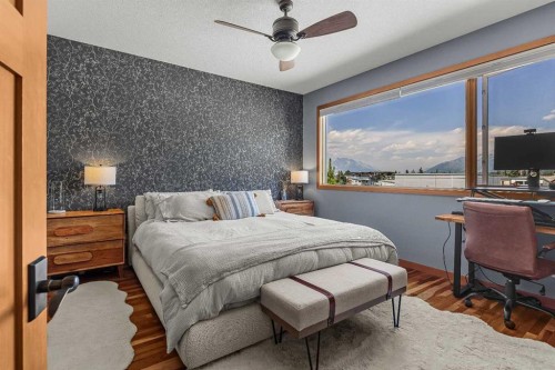 8-511 6Th Avenue, Canmore, AB - Indoor Photo Showing Bedroom